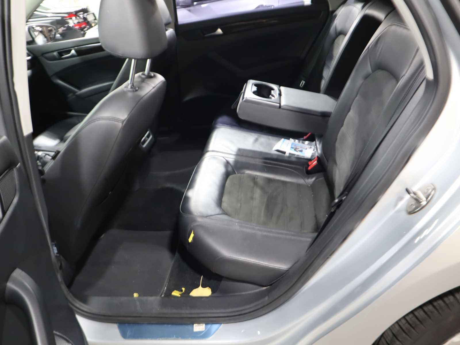 
								Volkswagen PASSAT full									