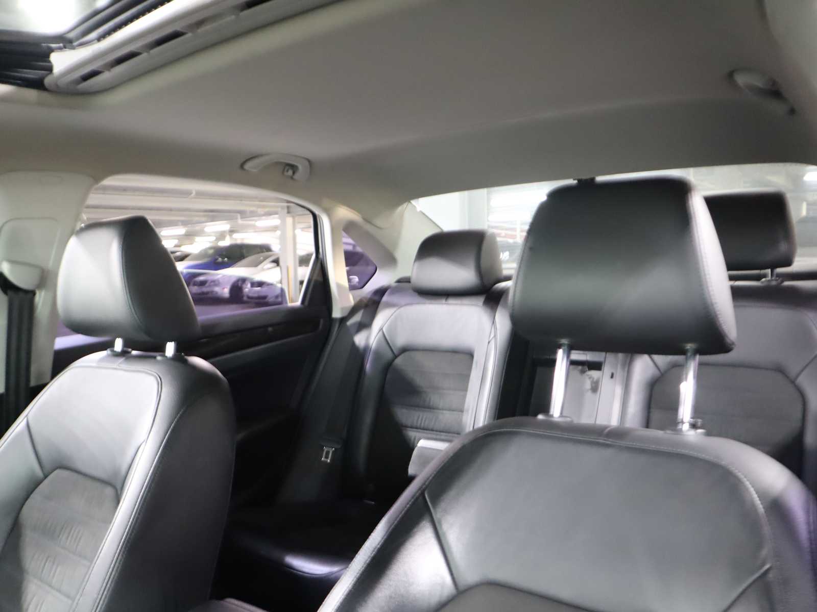 
								Volkswagen PASSAT full									