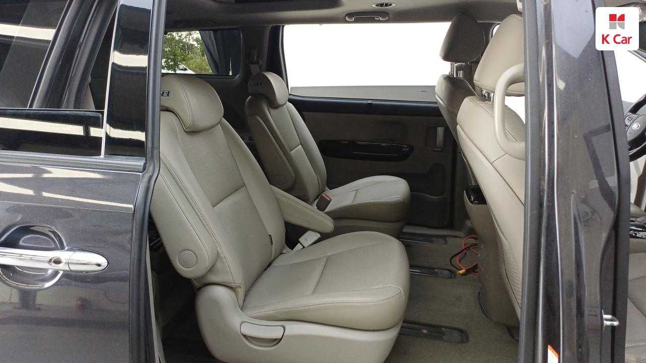 
								KIA Carnival full									