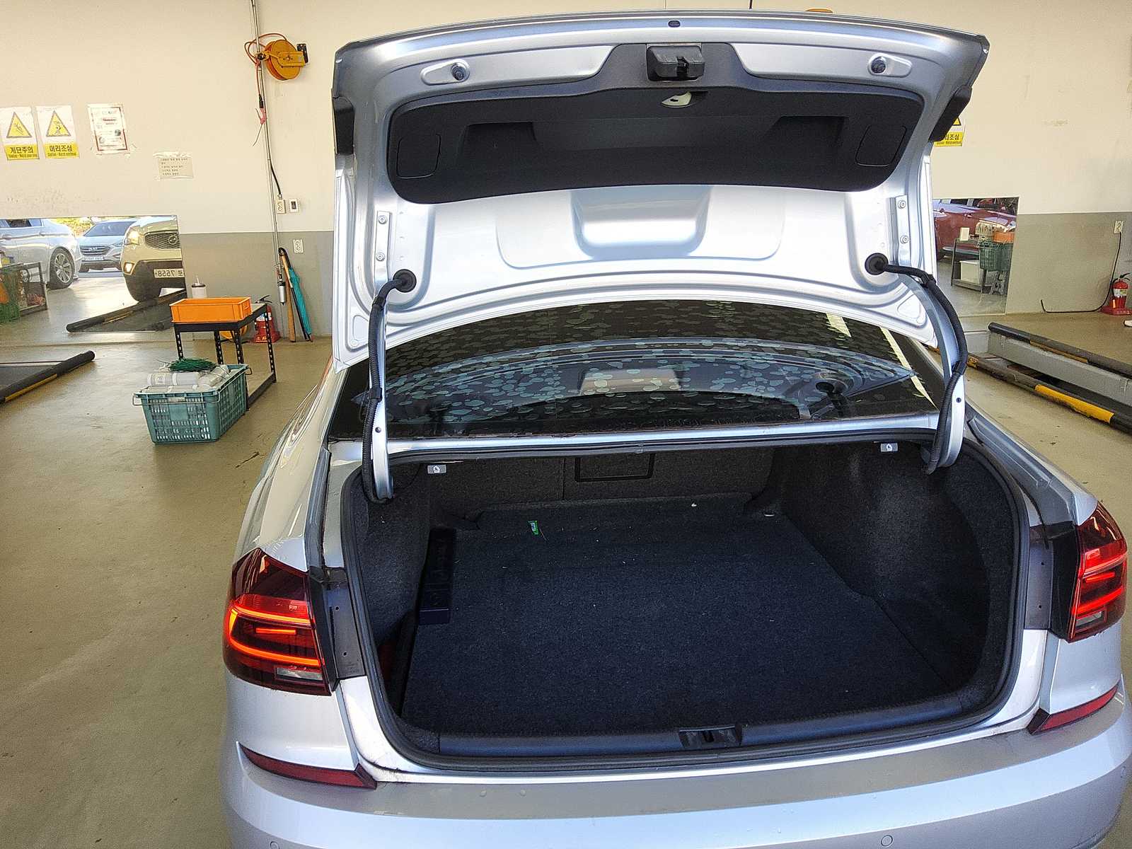 
								Volkswagen PASSAT full									