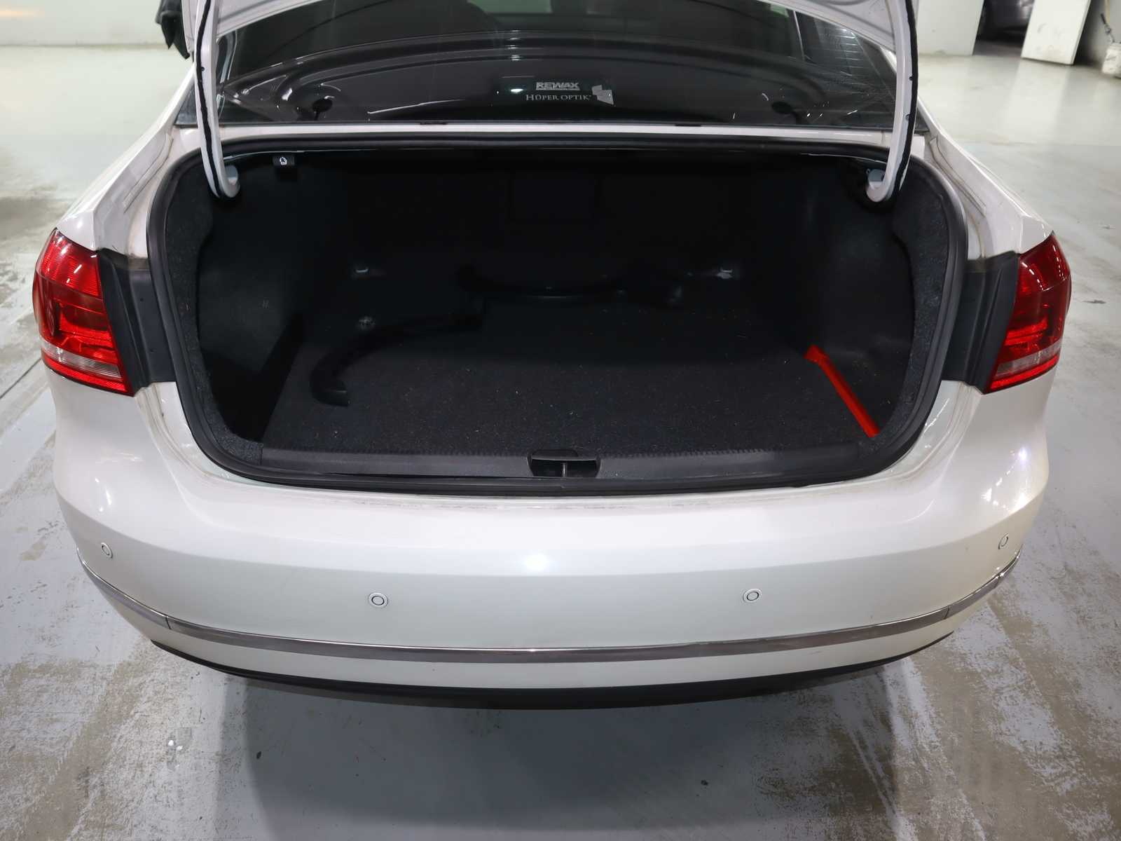 
								Volkswagen PASSAT full									