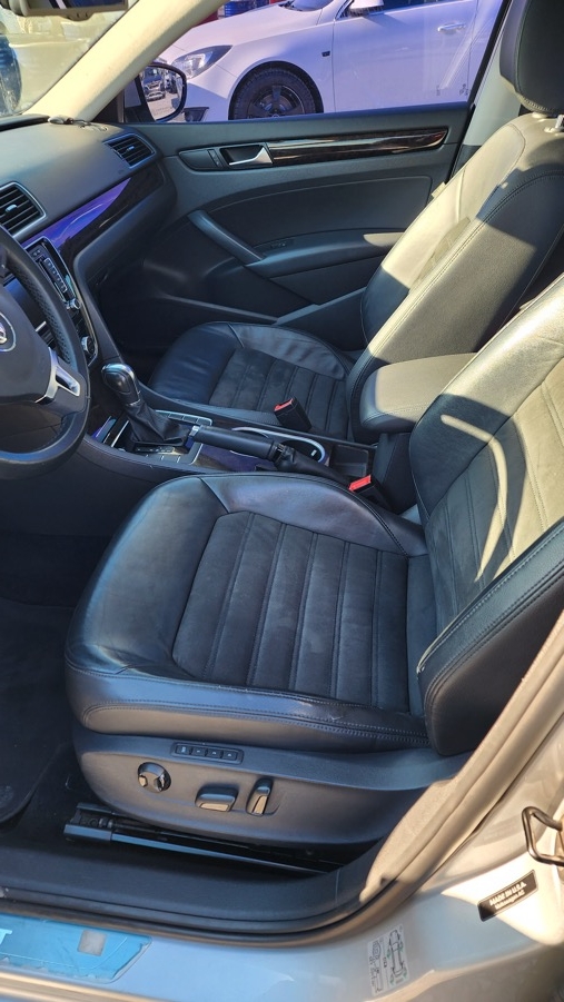 
								Volkswagen PASSAT full									