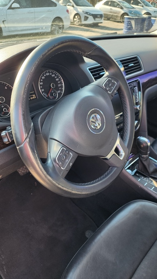 
								Volkswagen PASSAT full									