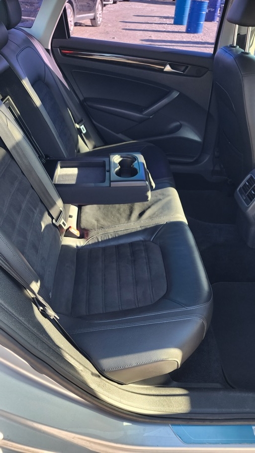 
								Volkswagen PASSAT full									