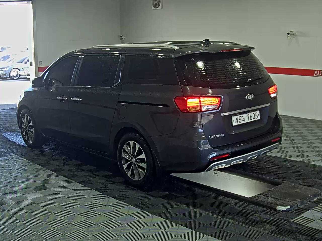 KIA Carnival