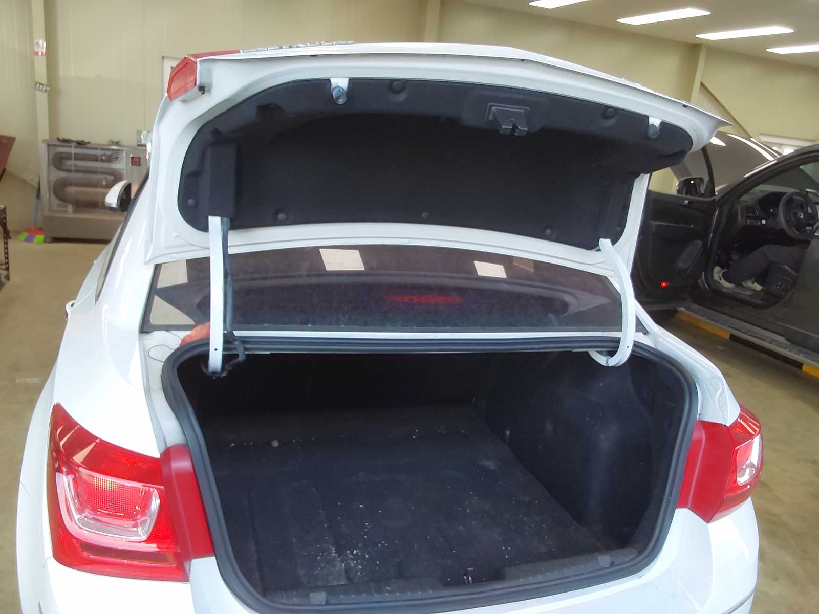 
								Chevrolet CRUZE full									