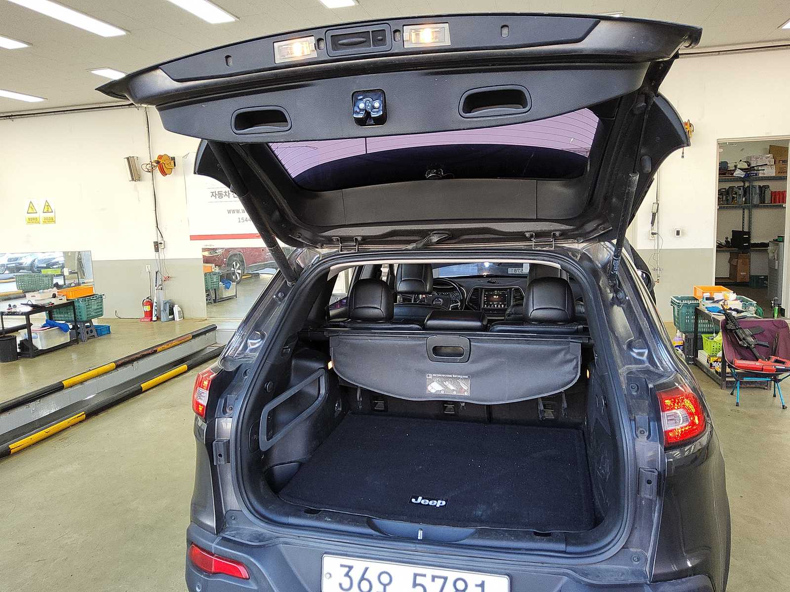 
								Jeep Grand Cherokee full									