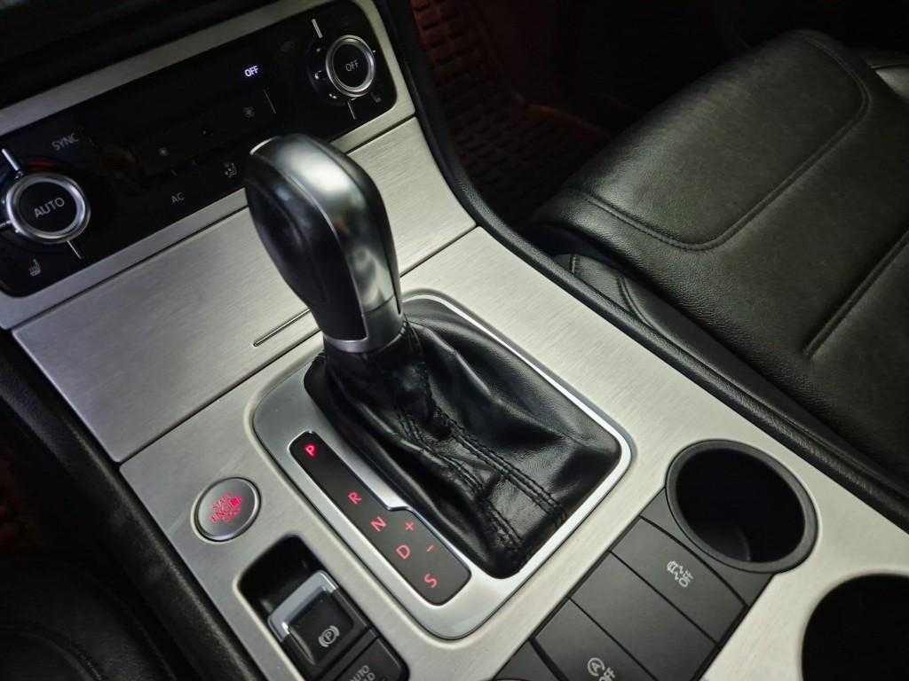 
								Volkswagen Touareg 2012 full									