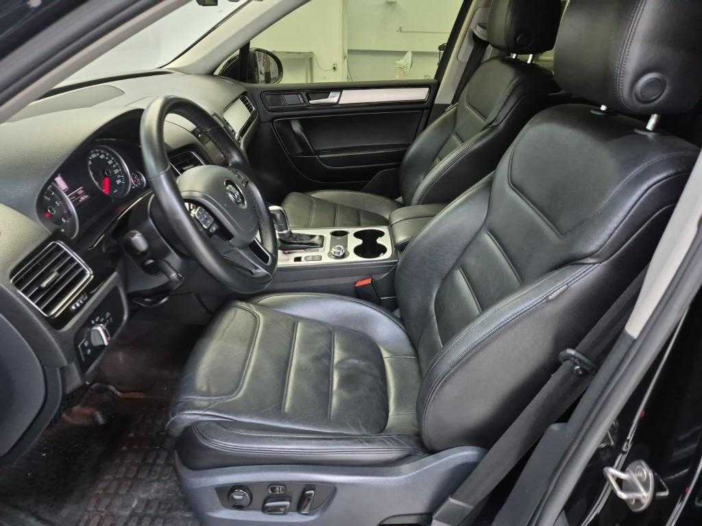 
								Volkswagen Touareg 2012 full									