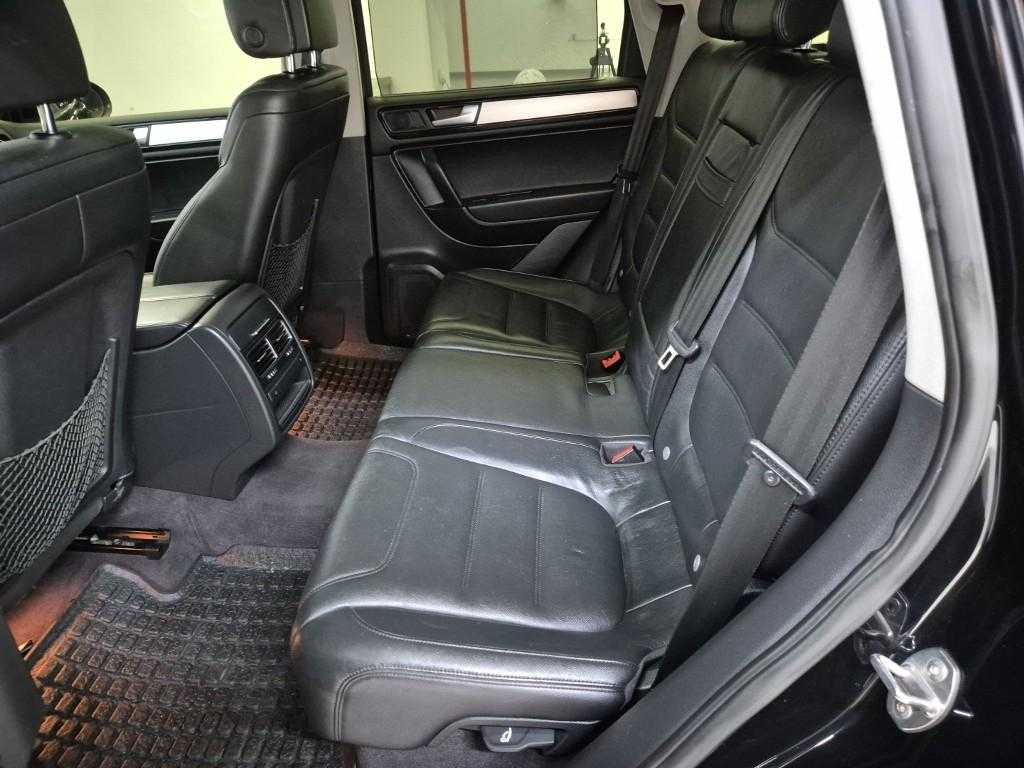 
								Volkswagen Touareg 2012 full									