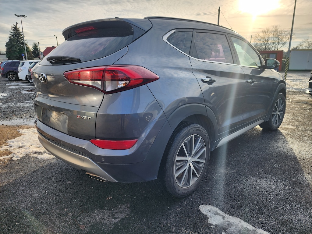 
								Hyundai Tucson full									