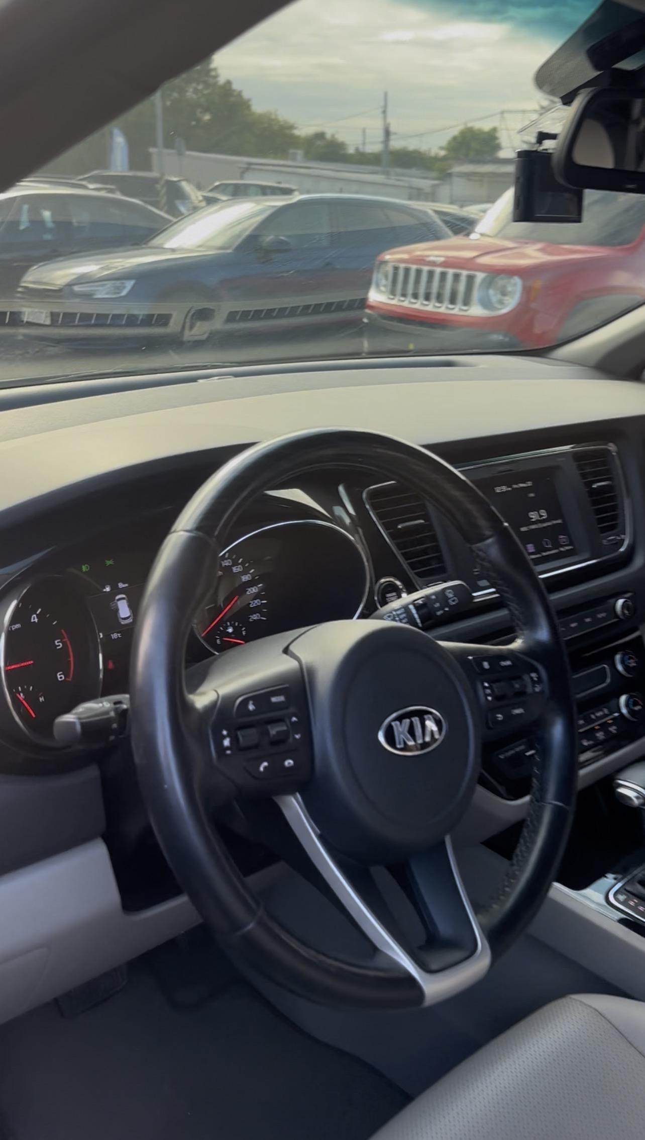 
								KIA Carnival 2017 full									