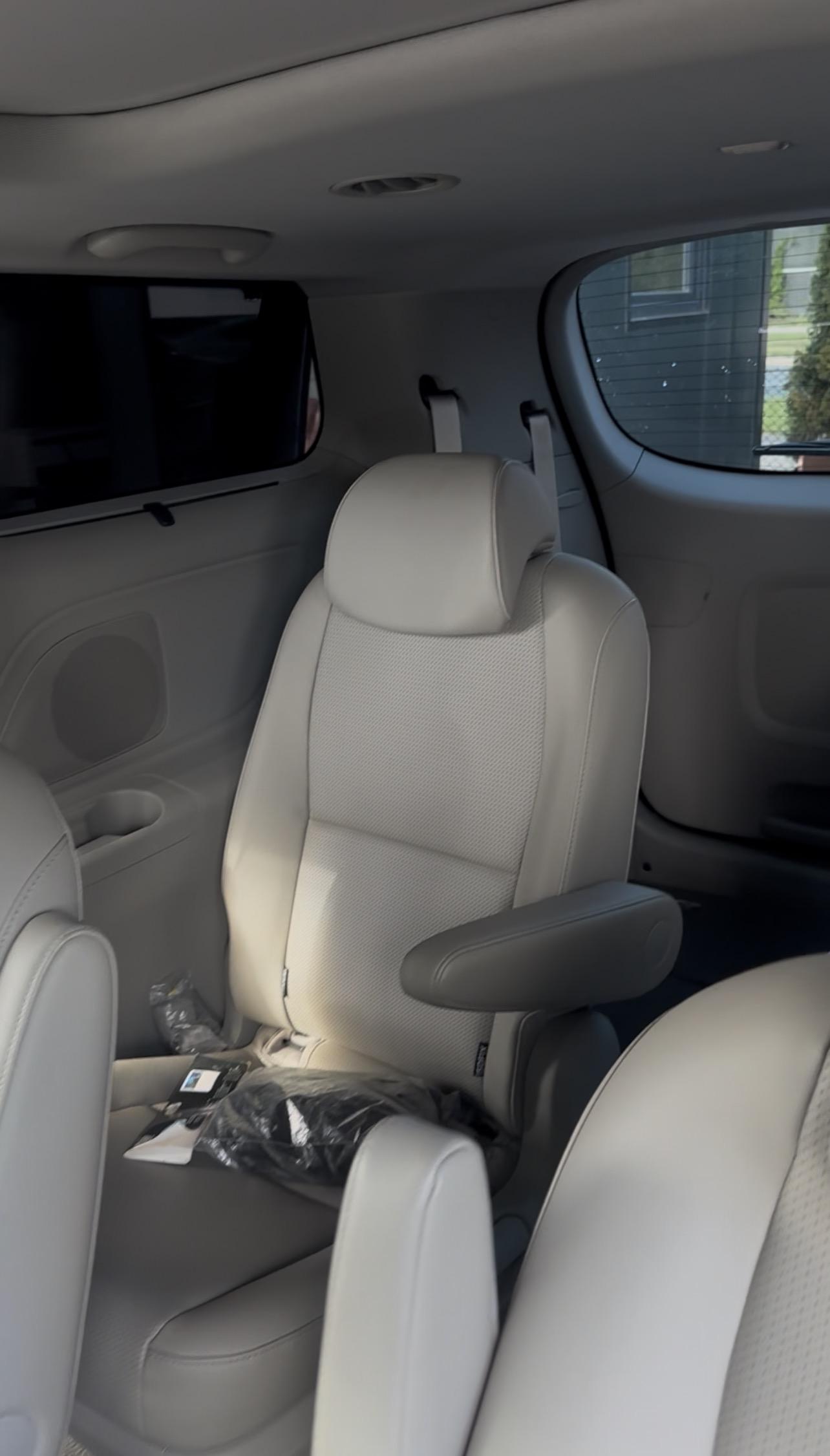 
								KIA Carnival 2017 full									