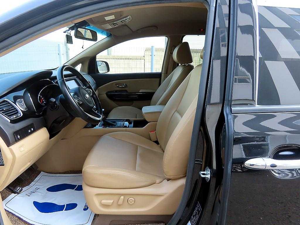 
								KIA Carnival 2017 full									