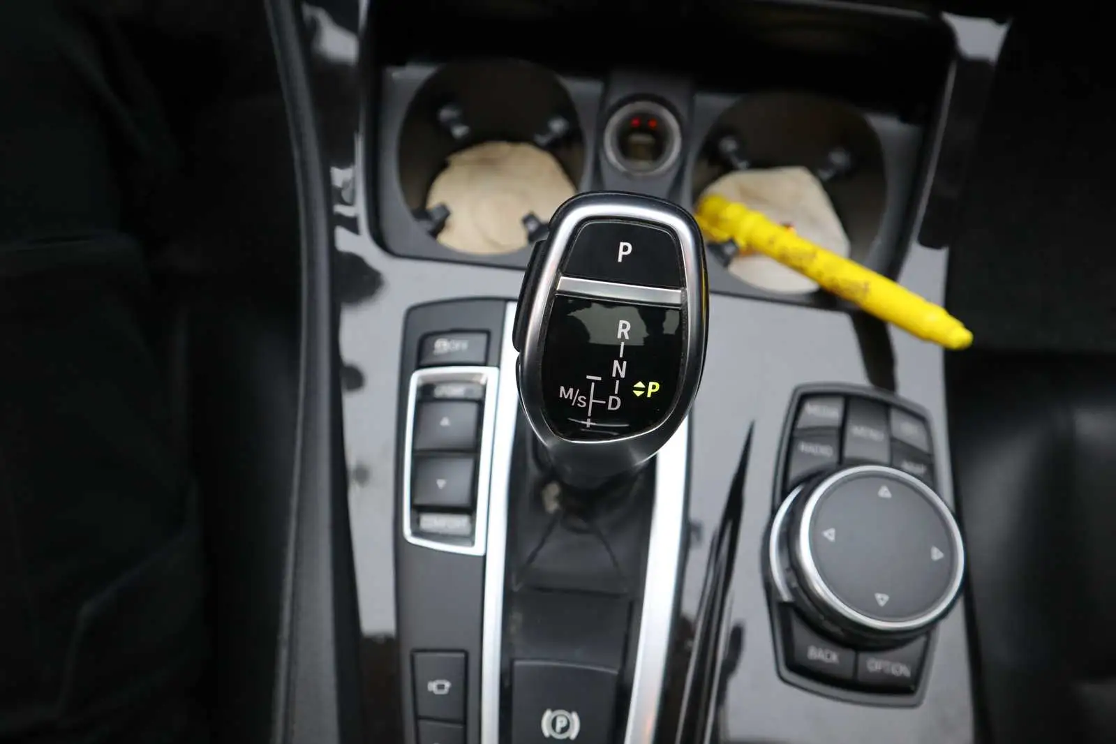 
								BMW 5 Series 2015 full									