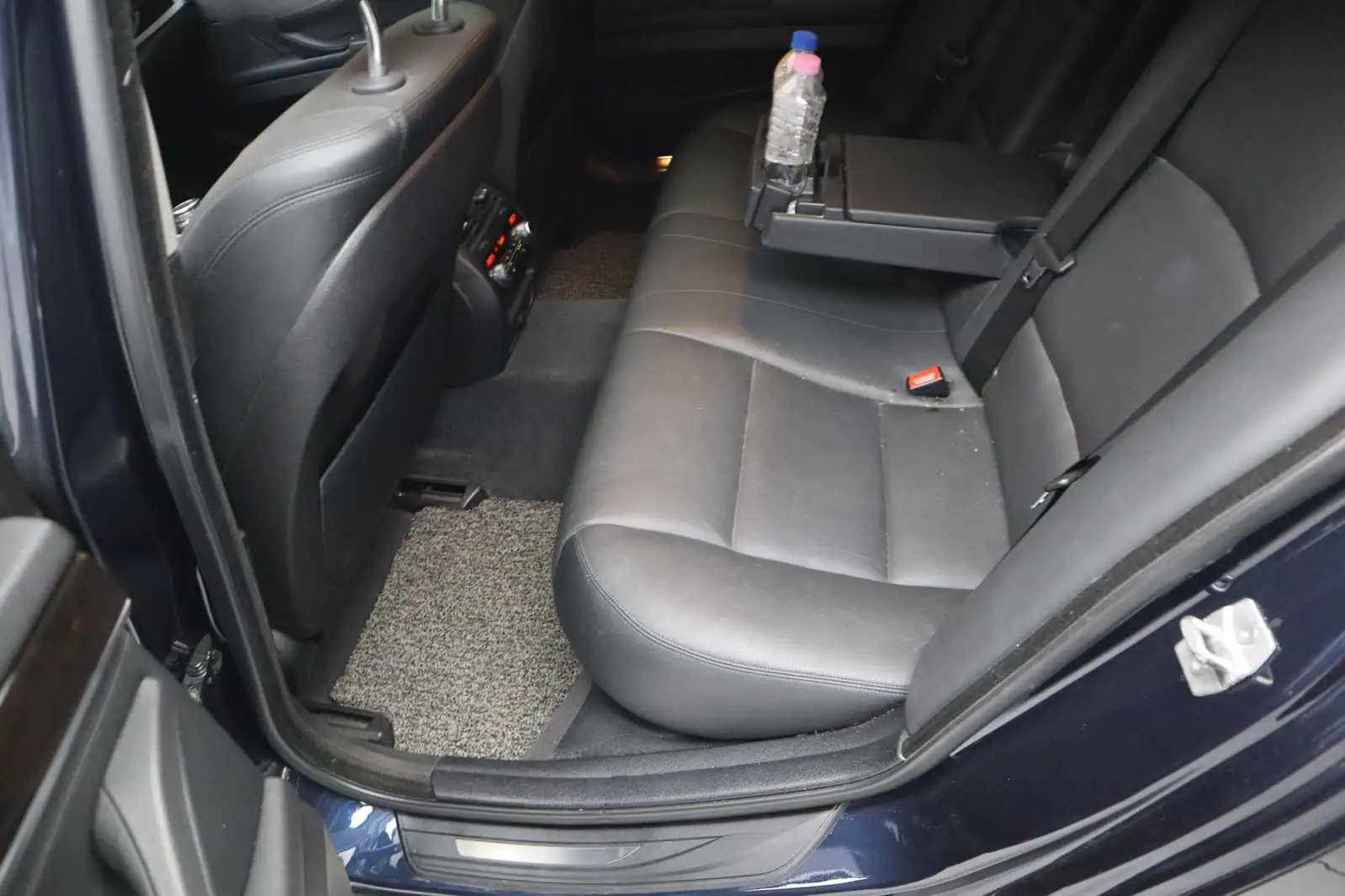 
								BMW 5 Series 2015 full									