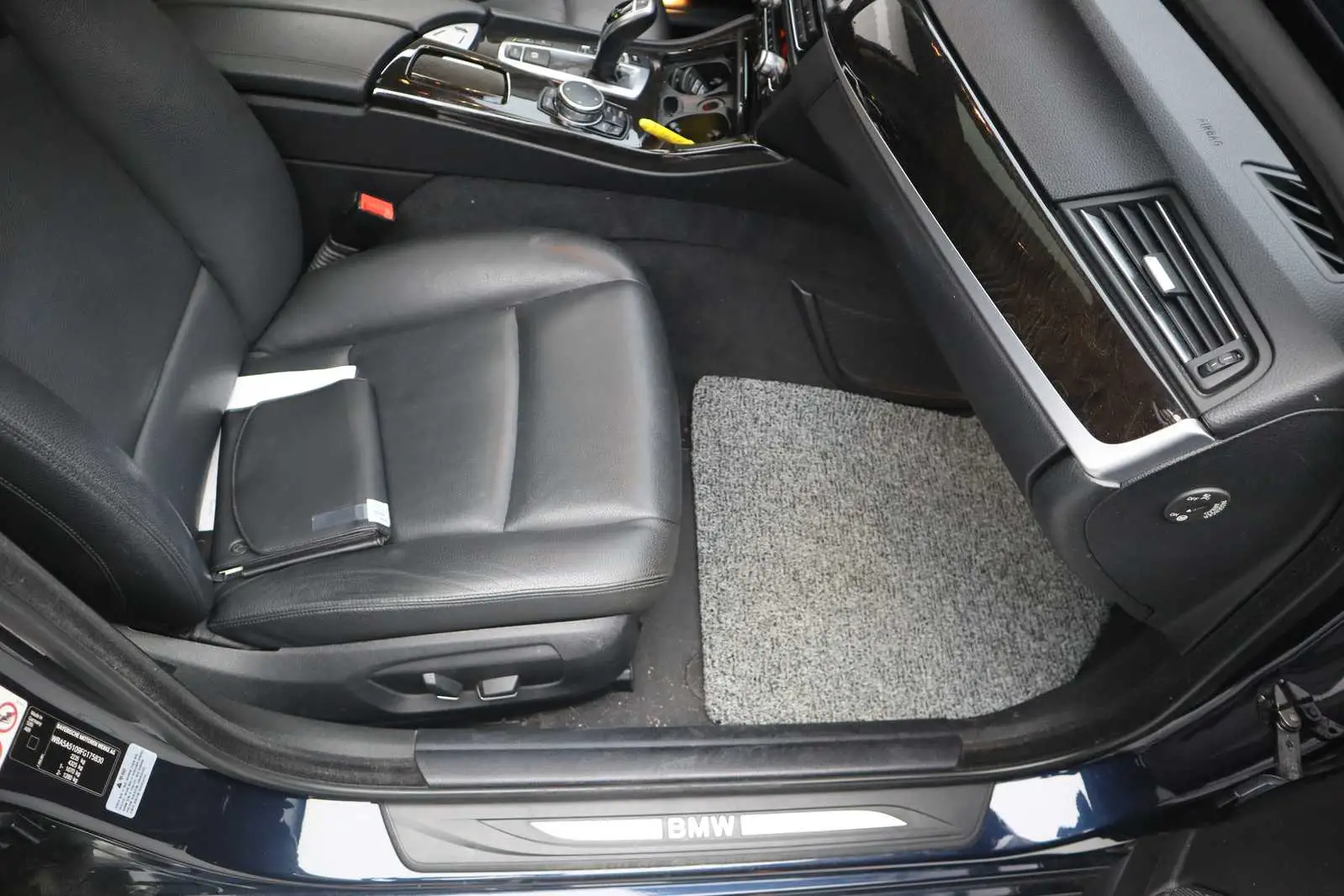 
								BMW 5 Series 2015 full									