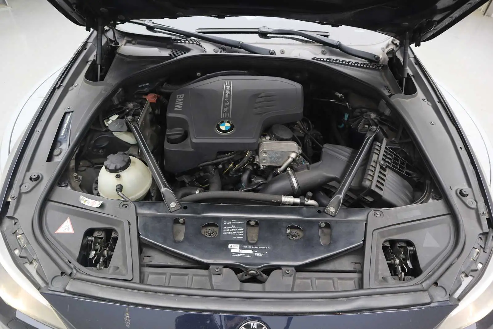 
								BMW 5 Series 2015 full									