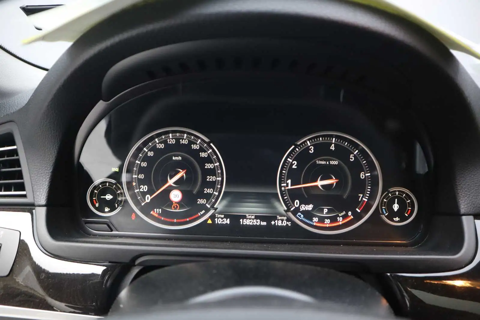 
								BMW 5 Series 2015 full									