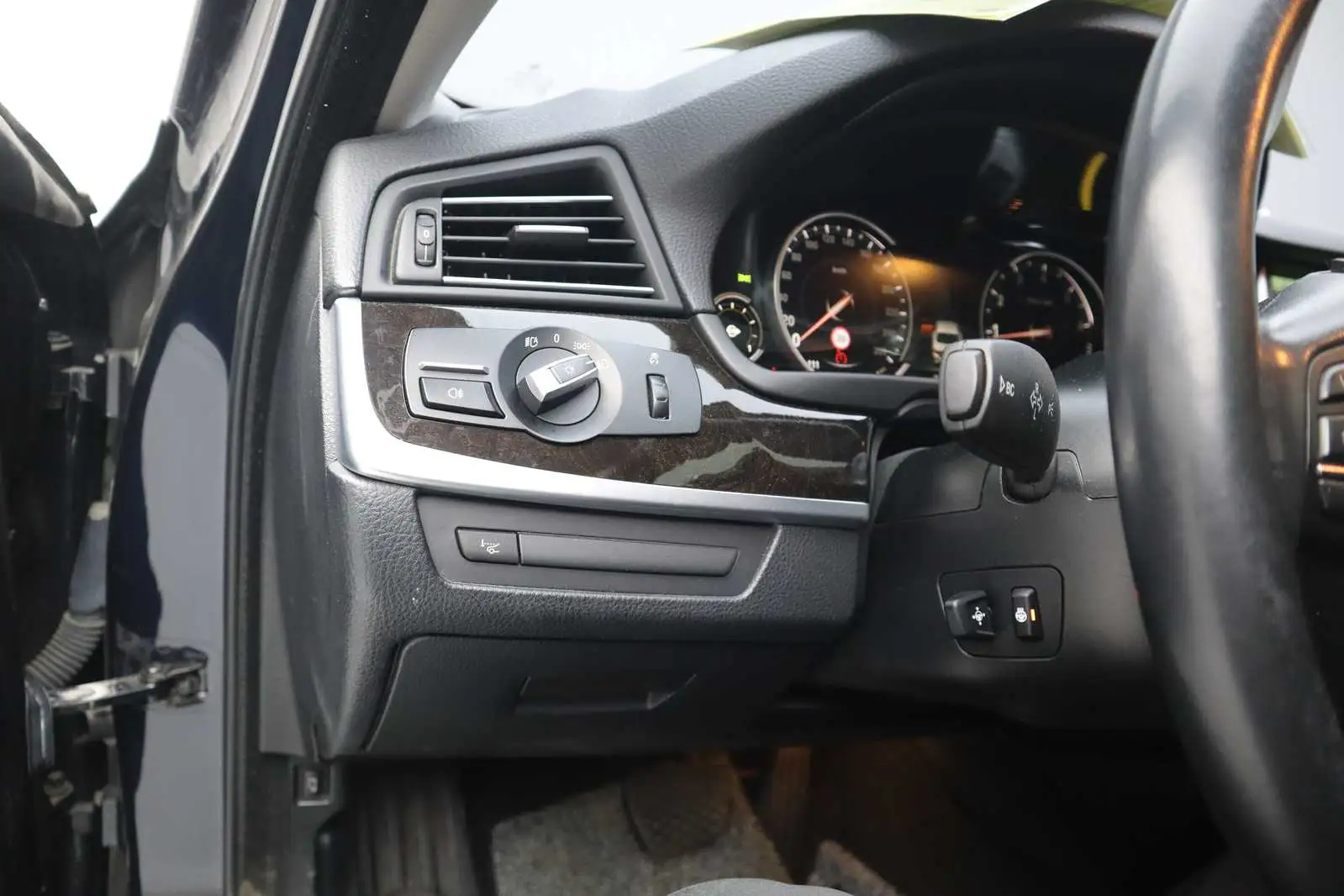 
								BMW 5 Series 2015 full									