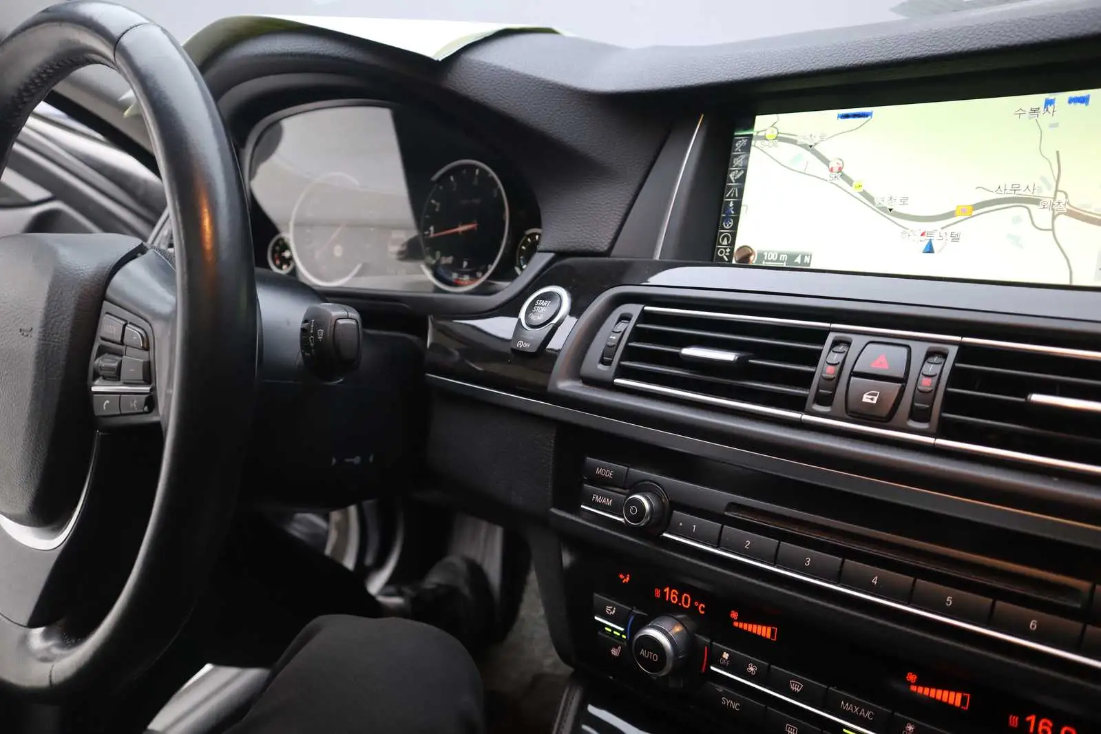 
								BMW 5 Series 2015 full									
