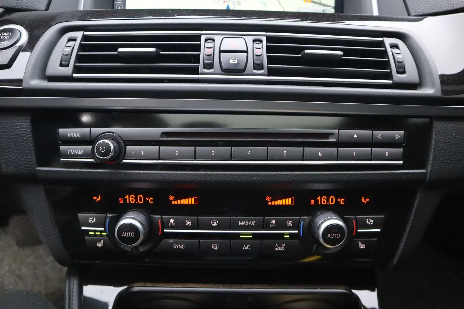 
								BMW 5 Series 2015 full									