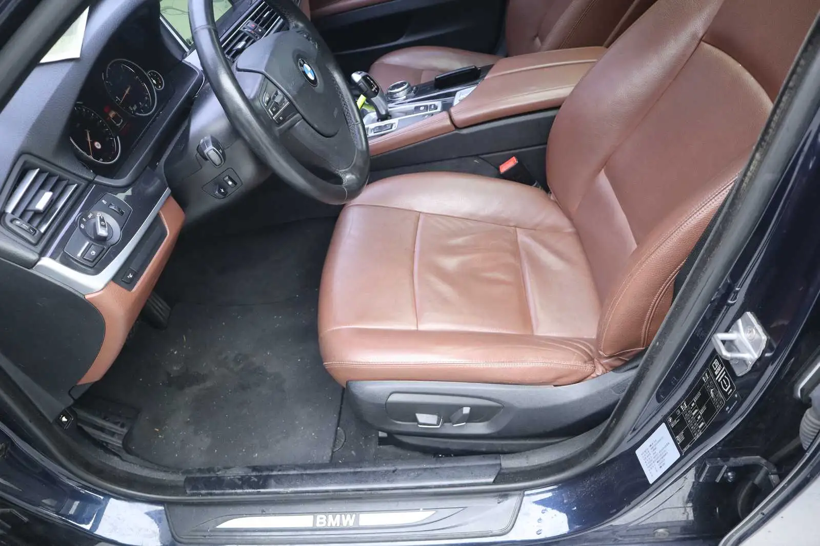 
								BMW Seria 5 2014 2.0D full									