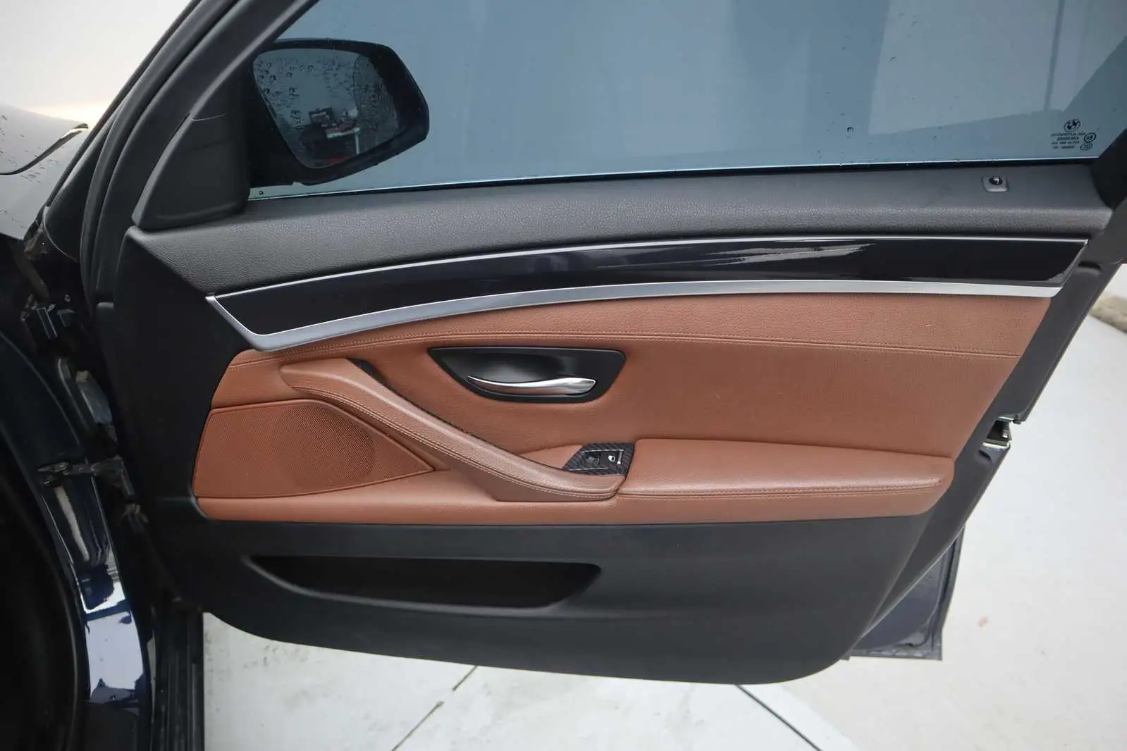
								BMW Seria 5 2014 2.0D full									