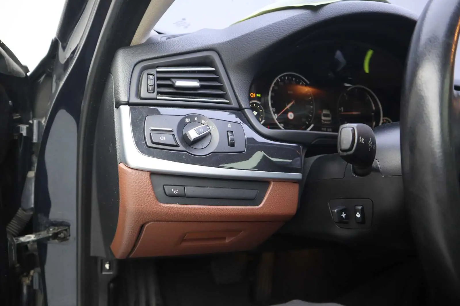 
								BMW Seria 5 2014 2.0D full									