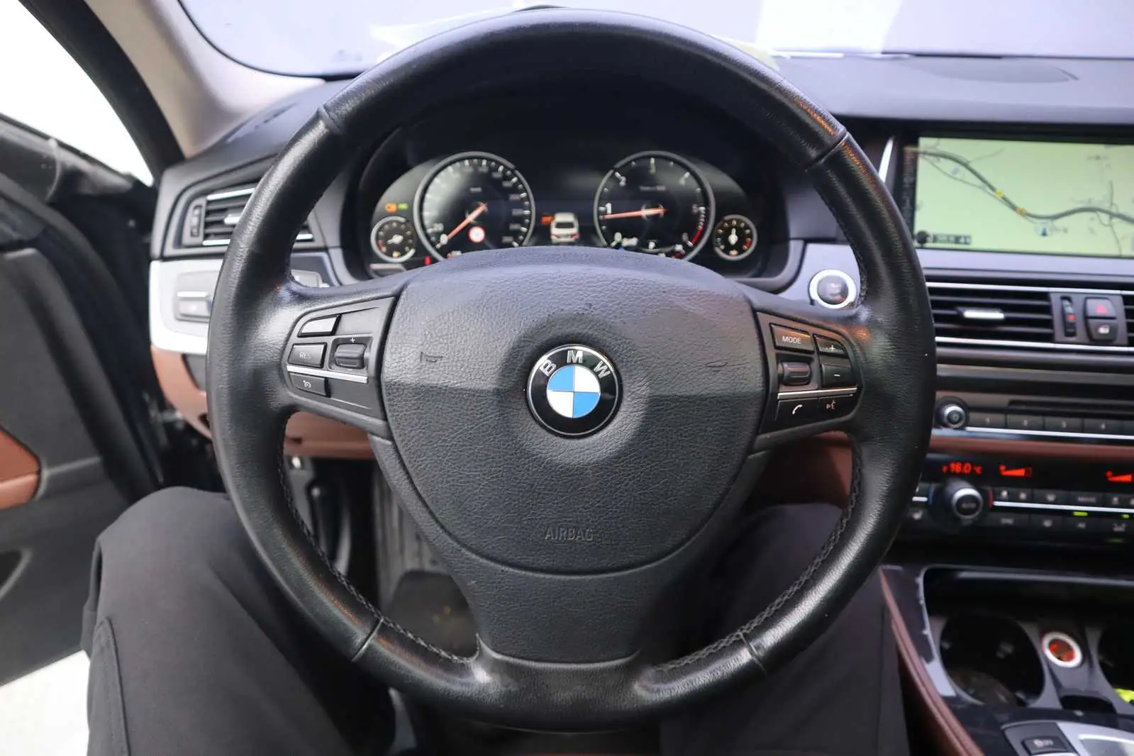 
								BMW Seria 5 2014 2.0D full									