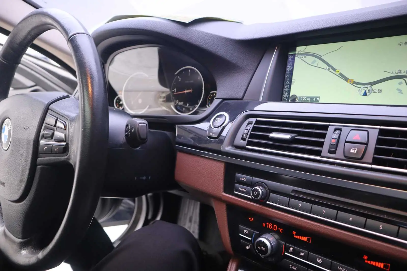 
								BMW Seria 5 2014 2.0D full									