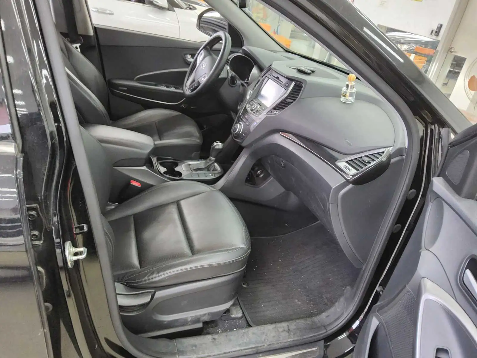 
								Hyundai Santa FE 2015 full									