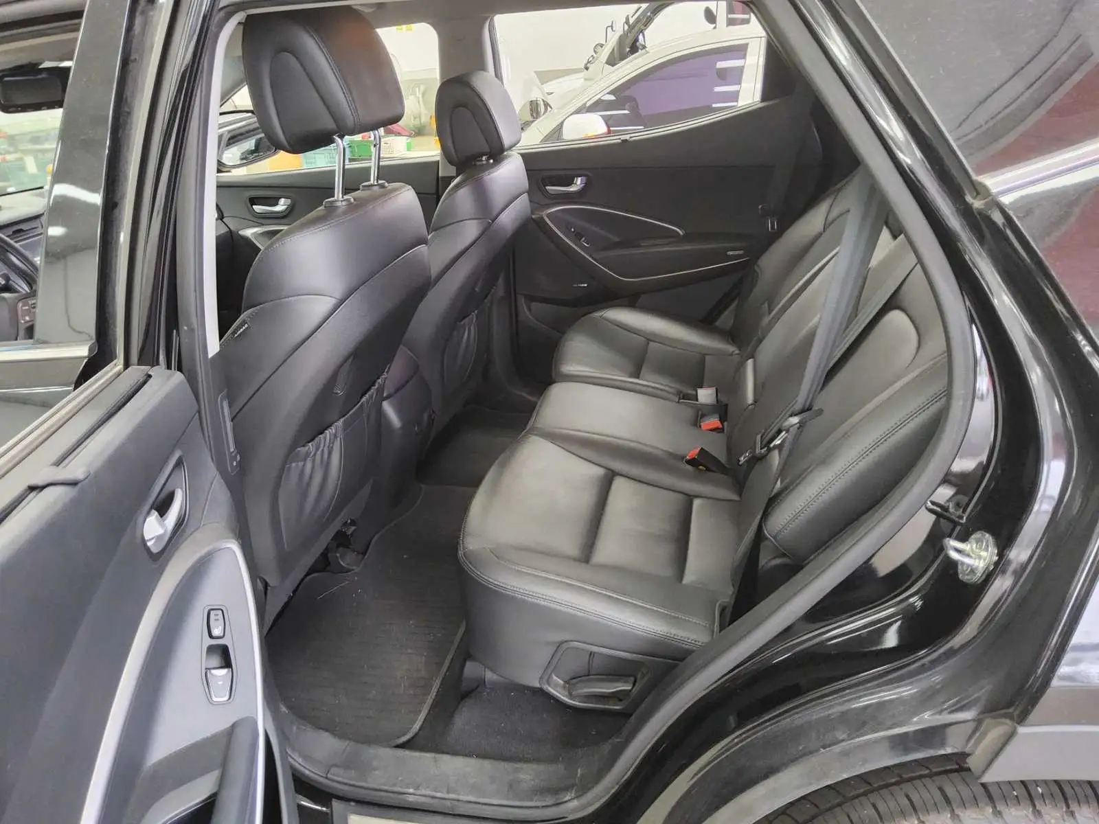
								Hyundai Santa FE 2015 full									