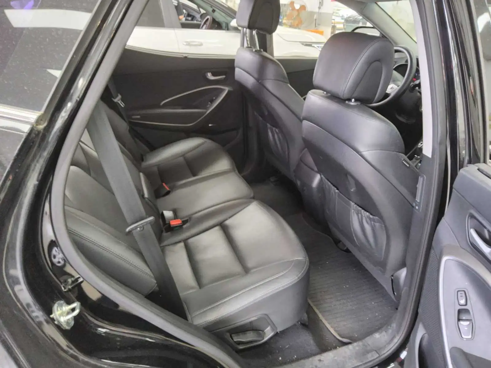
								Hyundai Santa FE 2015 full									